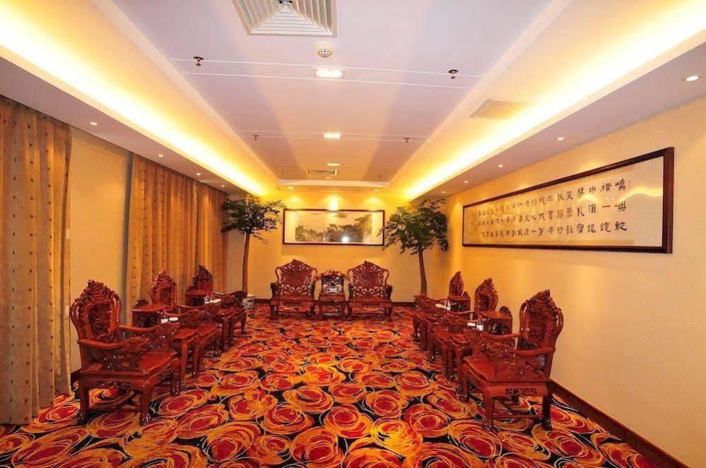 ווקסי Picturesque Hotel מראה חיצוני תמונה